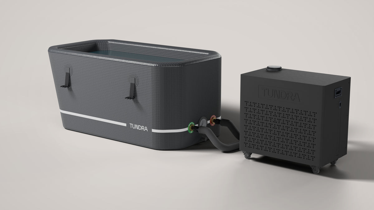 The Yukon System connected: the Borealis Gen 5 linked to the tub by its two circulation hoses